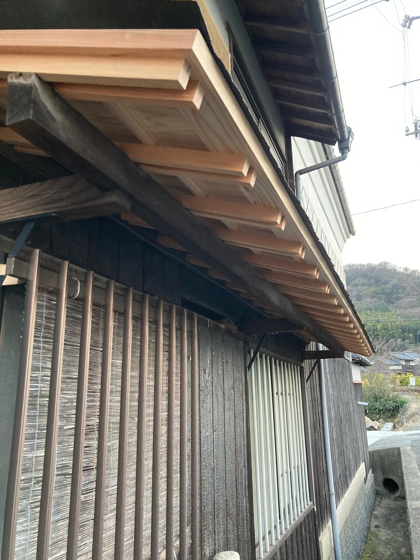 小庇を補修しました